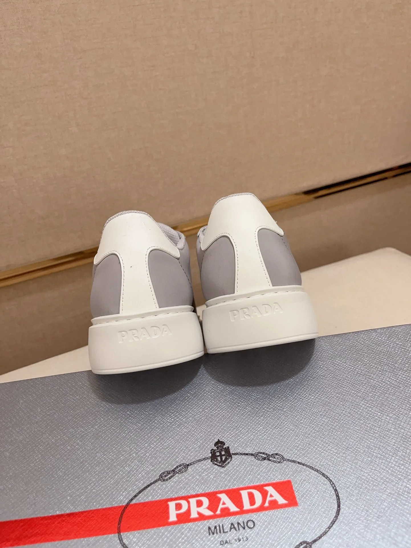 Factory price 580💰 ✔️✔️✔️High version High-quality new Prada (Prada) counters are on the market at the same time. The new men's shoes and 😘fabrics are selected from first-layer cowhide and are made by pure handicrafts. Lining: Full cowhide lining. 👍🏿 High-end ☄️ air-cushion molded anti-slip rubber outsole, exquisite lines, simple and elegant, comfortable and high-end for leisure travel. Code number: 38 to 44 (45 can be customized)